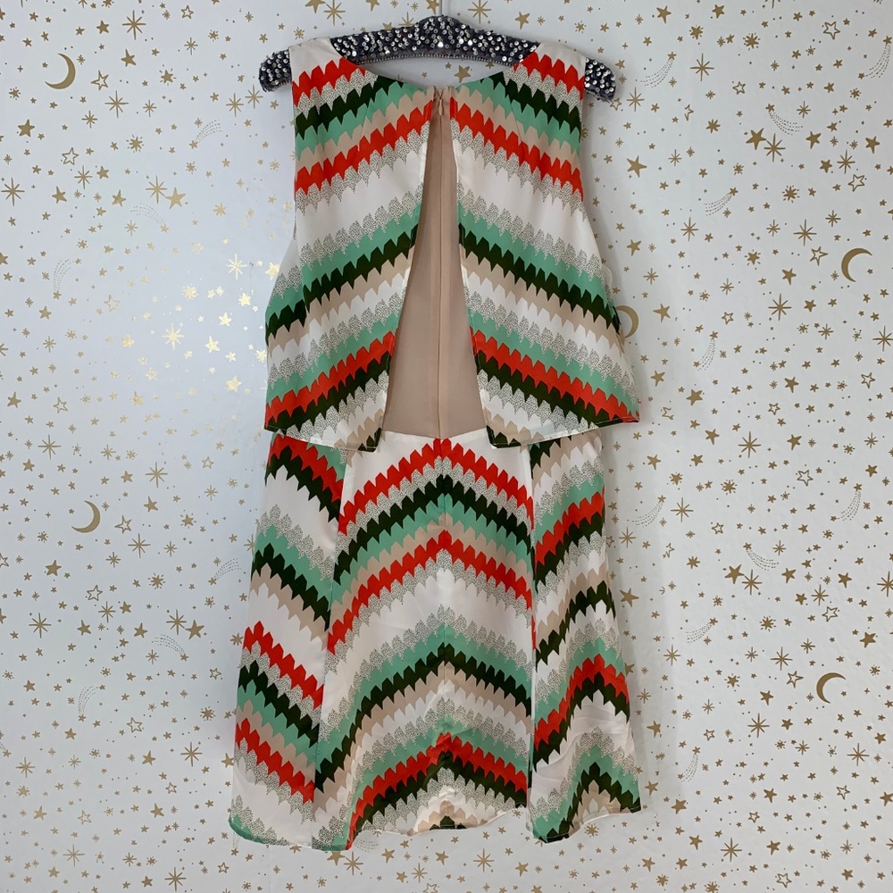 1.STATE | Sleeveless Chevron Print Dress - Picture 7 of 8
